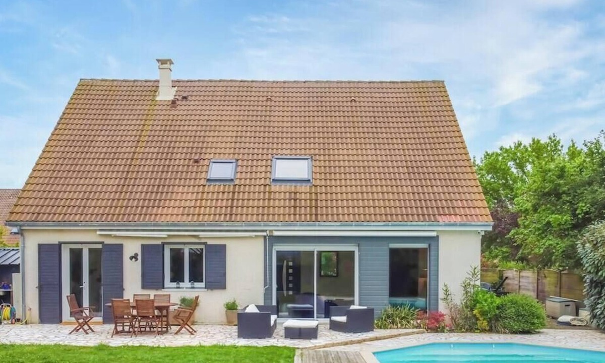Saint-Pavace House | Family haven with swimming pool just a stone's throw from Le Mans