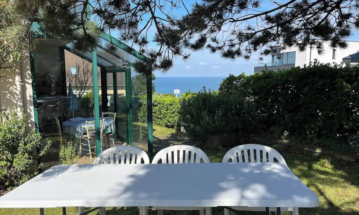 Donville-les-Bains House | Family home