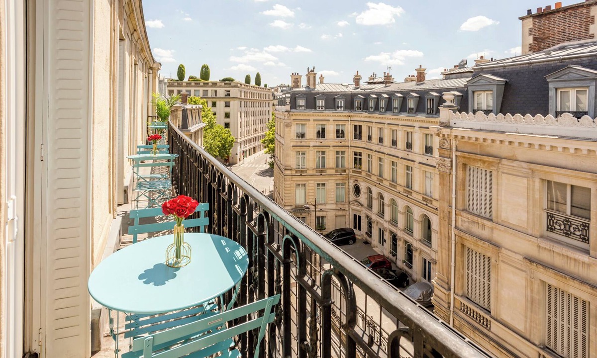 Faubourg-du-Roule Apartment | Family Suite Tilsitt Eiffel Tower view
