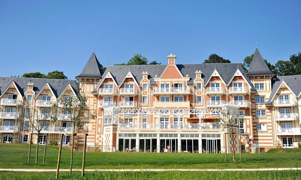 Bagnoles-de-l'Orne Apartment | 2-Guest Retreat with Hot Tub