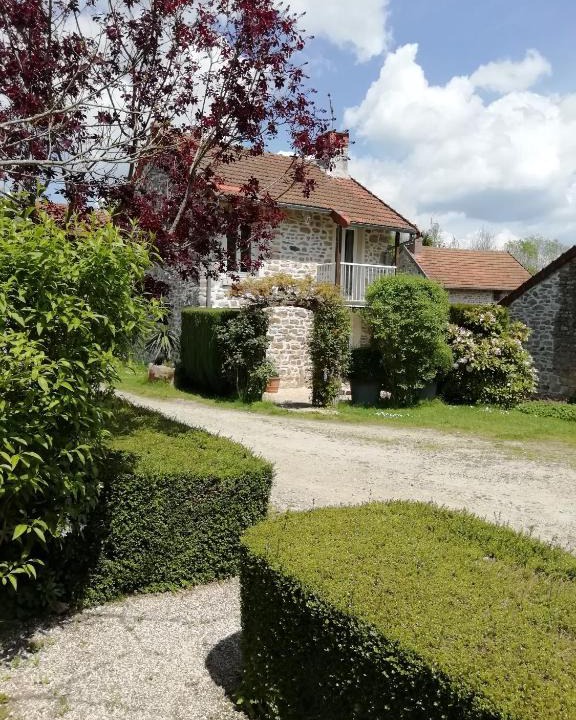 Thauron House | Gîte du mont de transet