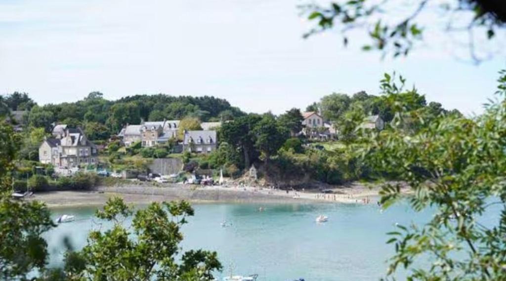 Le Minihic-sur-Rance House | Gîte familial Eulalie 400m plage