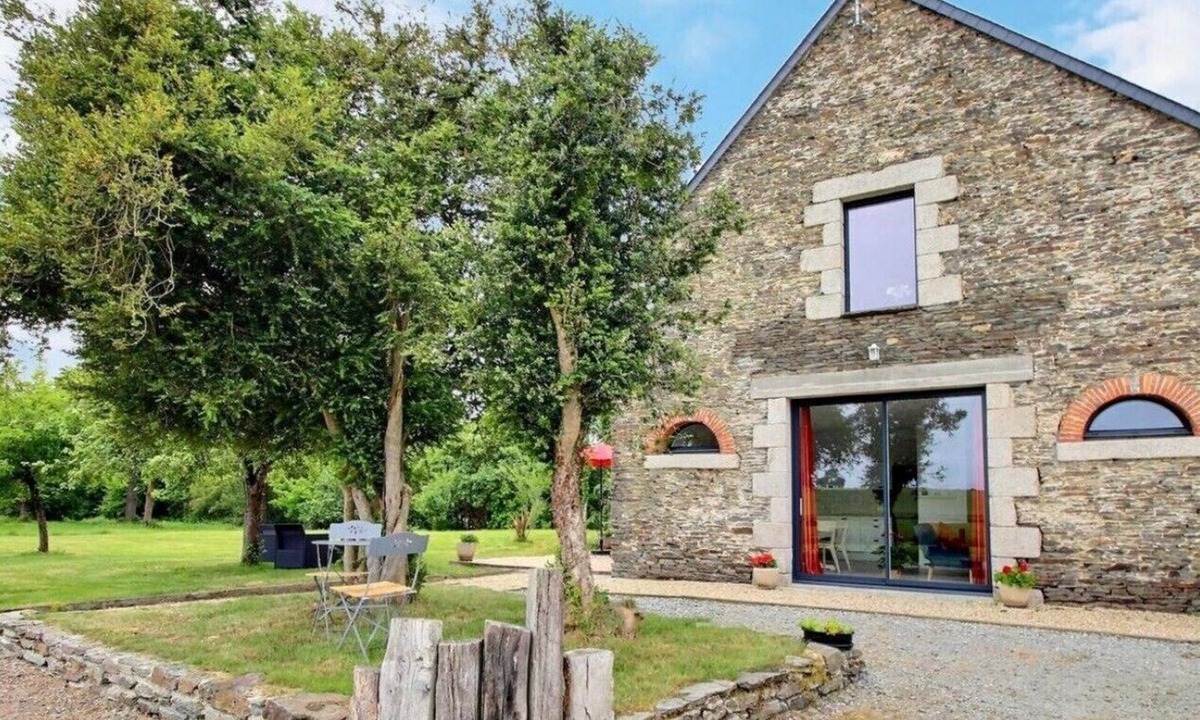 Taupont House | Gîte - Le Buis de Bréhaut: terrace, garden and Wi-Fi