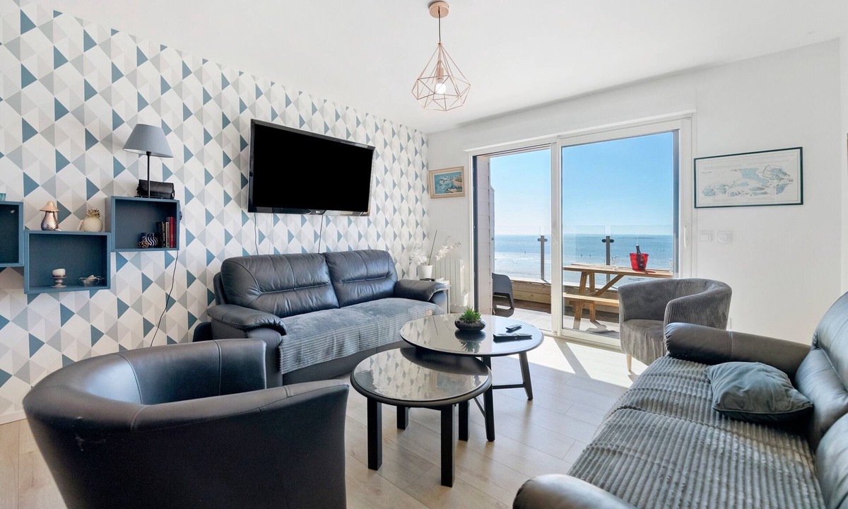 Saint-Martin de Brehal House | Gîte de la Mer – Stunning Sea View Directly Opposite the Beach