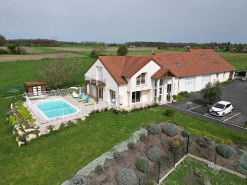 Chatellerault House | GITE MONTGOLFIÈRE 4 PERSONNES