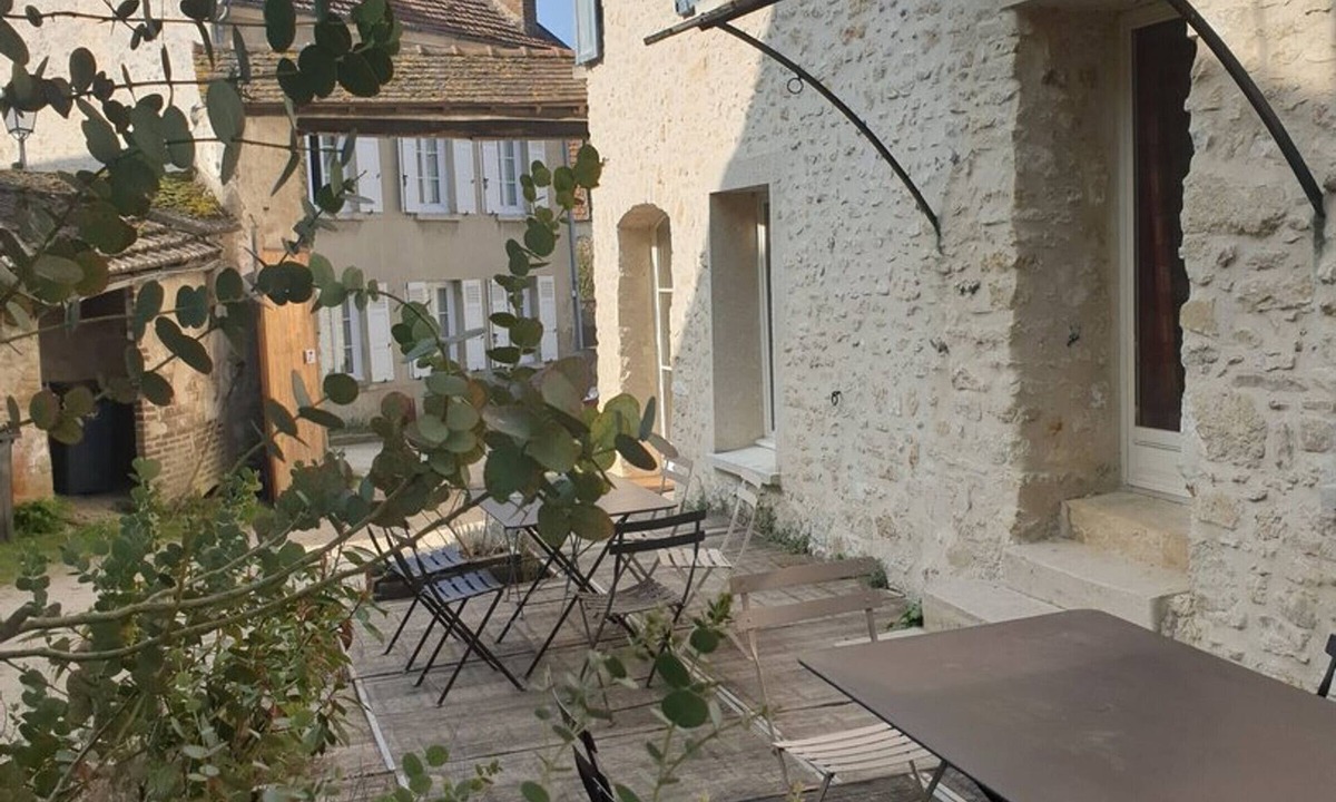 Vienne-en-Arthies Cottage | Gite Vienne-en-Arthies, 5 bedrooms, 12 persons