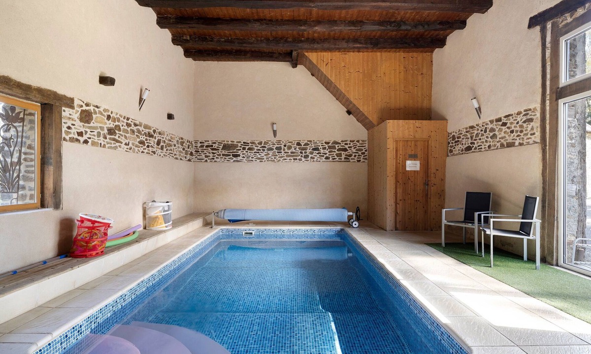 Saint-Thual House | Gite with Shared Indoor Pool