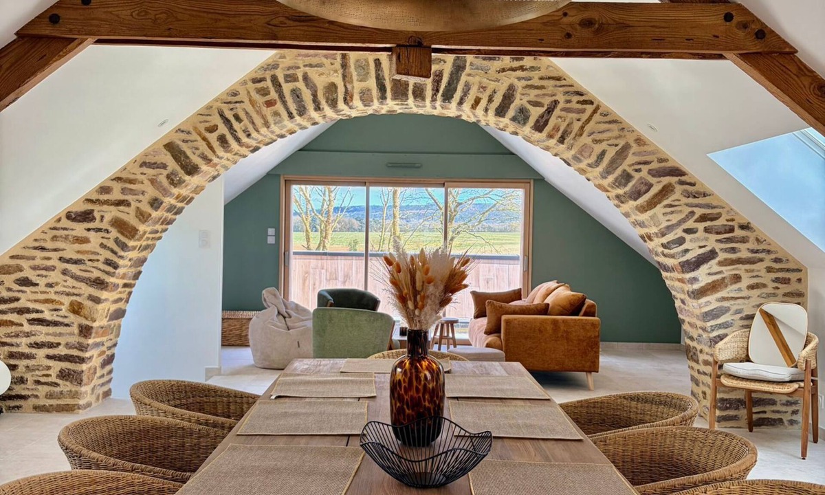 Mauron House | Gîte with view of Brocéliande