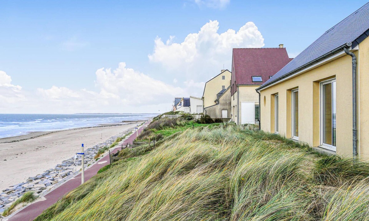 Pirou House | Gorgeous home in Pirou with WiFi