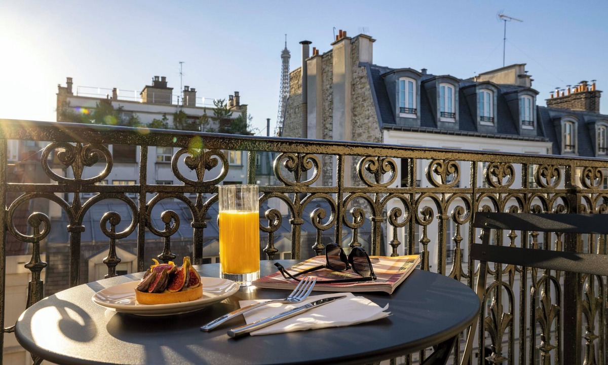 Quartier du Gros-Caillou Hotel | Grand Hotel Leveque