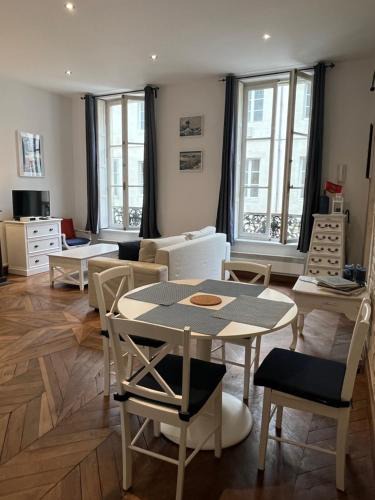 Centre Ancien Apartment | Grand studio au cœur de l’hyper centre-ville