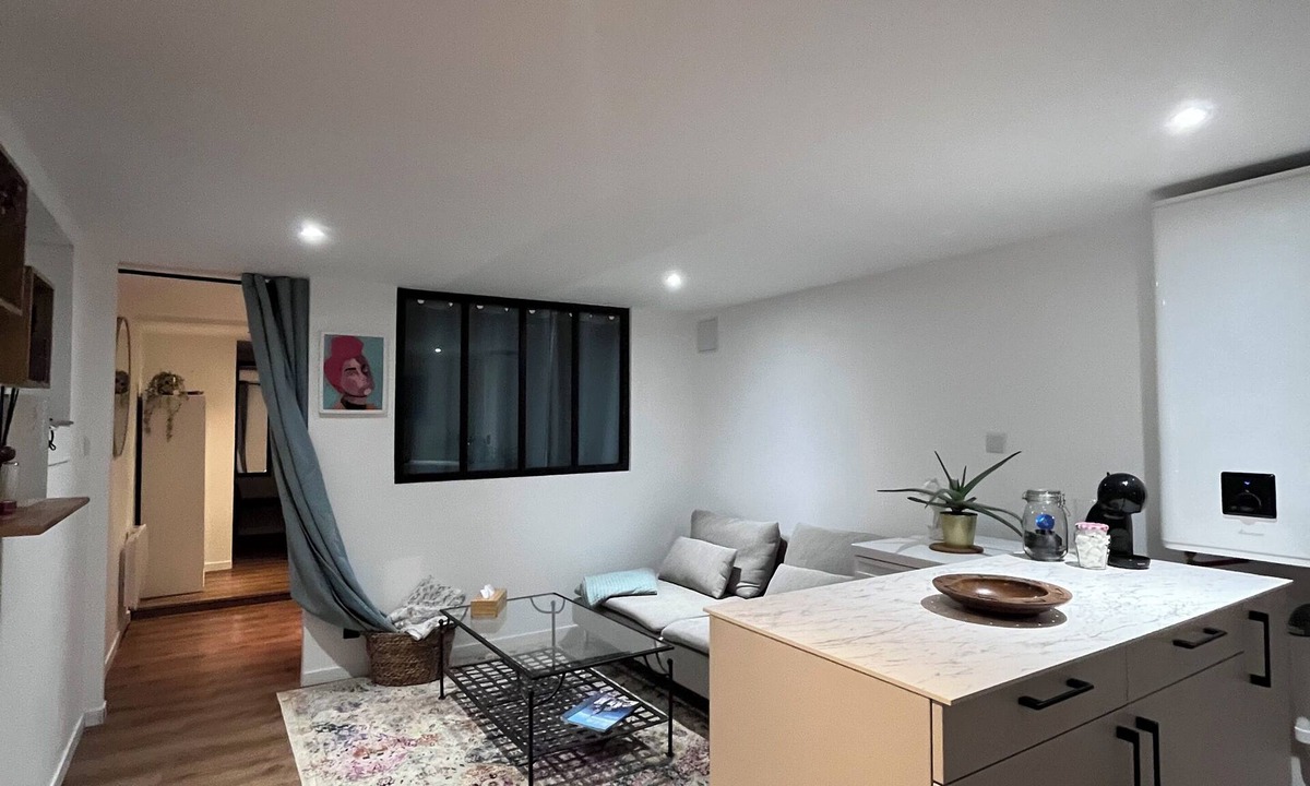 Bernieres-sur-Mer Apartment | Ground-floor apartment 400m. Beach and shops