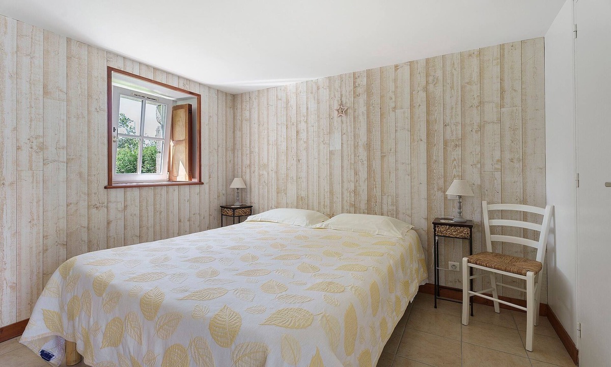 Cancale Bed & Breakfast | Guest Room "La Souricière - Le Puits" with Shared Terrace, Garden & Wi-Fi