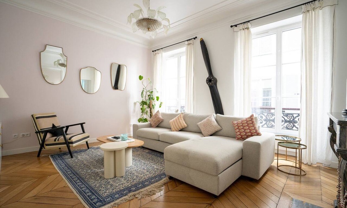 Quartier de la Porte-Saint-Denis Apartment | GuestReady - A classic touch of Parisian glamour