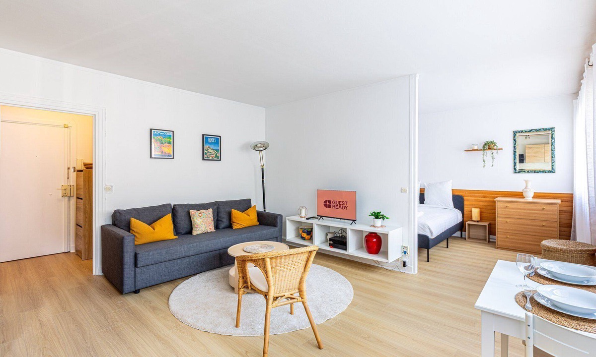 Quartier de Javel Apartment | GuestReady - Bright Comfort in the 15th