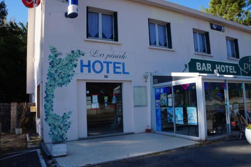 Saint-Jean-de-Monts Hotel | Hôtel Bar La Pinède