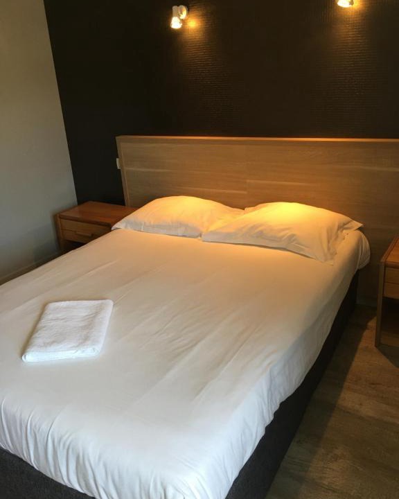 Gorron Hotel | Hôtel le Bretagne et Restaurant Le Papillon
