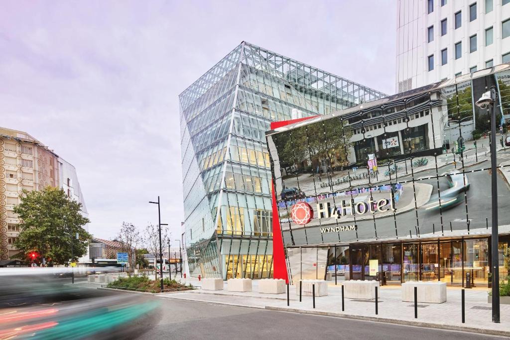 Saint-Denis Hotel | H4 Wyndham Paris Pleyel