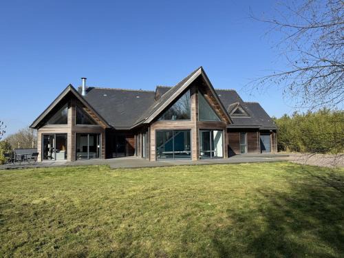 Saint-Pierre-la-Vieille Villa | Harizou - Chalet & Piscine Intérieure