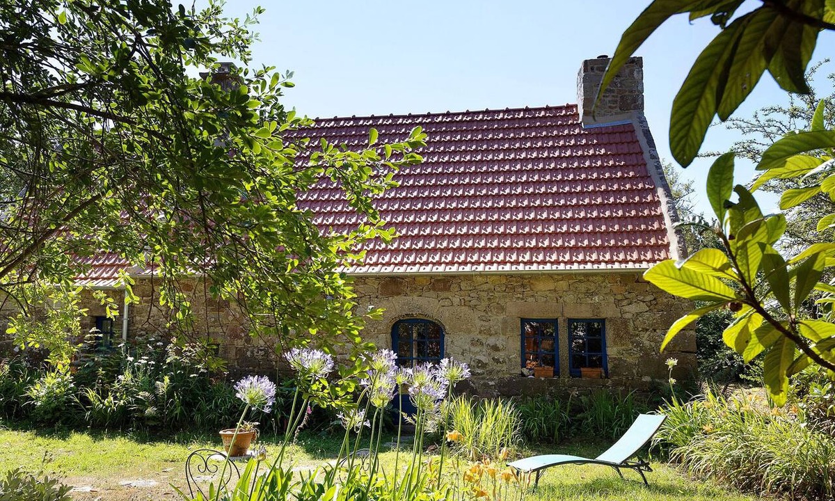 Pleumeur-Bodou House | Holiday Home 'Ar Stang' with Private Garden and Wi-Fi