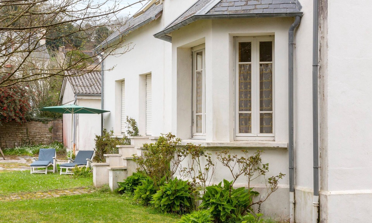 Audierne House | Holiday Home Côté Rivière with Enclosed Garden and Parking