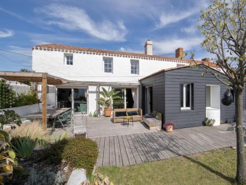 L'Epine House | Holiday Home Charme et Confort en bord de mer by Interhome