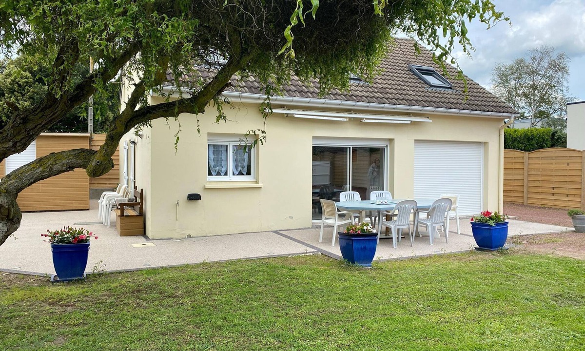 Saint-Pair-sur-Mer House | Holiday Home in Kairon near the Beach
