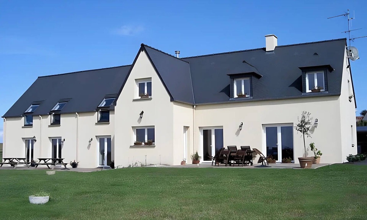 Huisnes-sur-Mer House | Holiday Home 'Gîte Le Moulin De La Butte' with Private Terrace, Private Garden and Wi-Fi