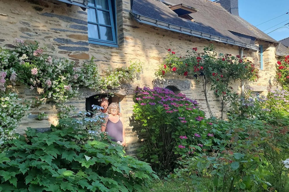 Treal House | Holiday Home 'Gite Champêtre' with Private Garden and Wi-Fi
