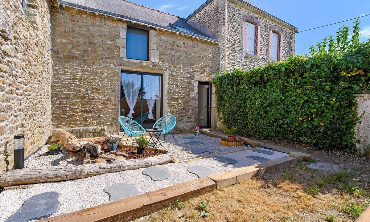 Penvins House | Holiday Home 'Ker Marin - Maison Ty Gargouille' with Private Terrace, Garden & Wi-Fi