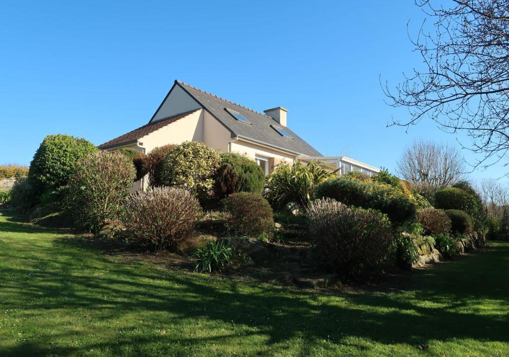 Pleumeur-Bodou House | Holiday Home Kerguntuil by Interhome