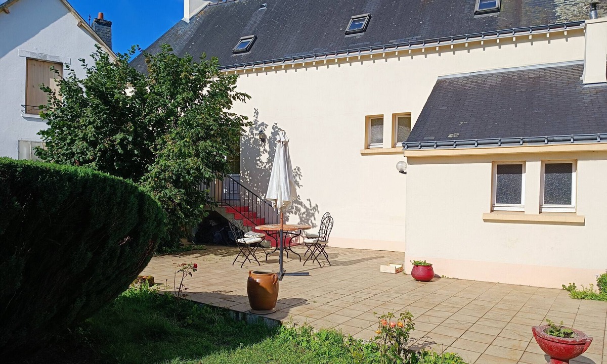 Auray House | Holiday Home 'Maison Centre Ville De Auray - Gare' with Private Terrace and Shared Garden