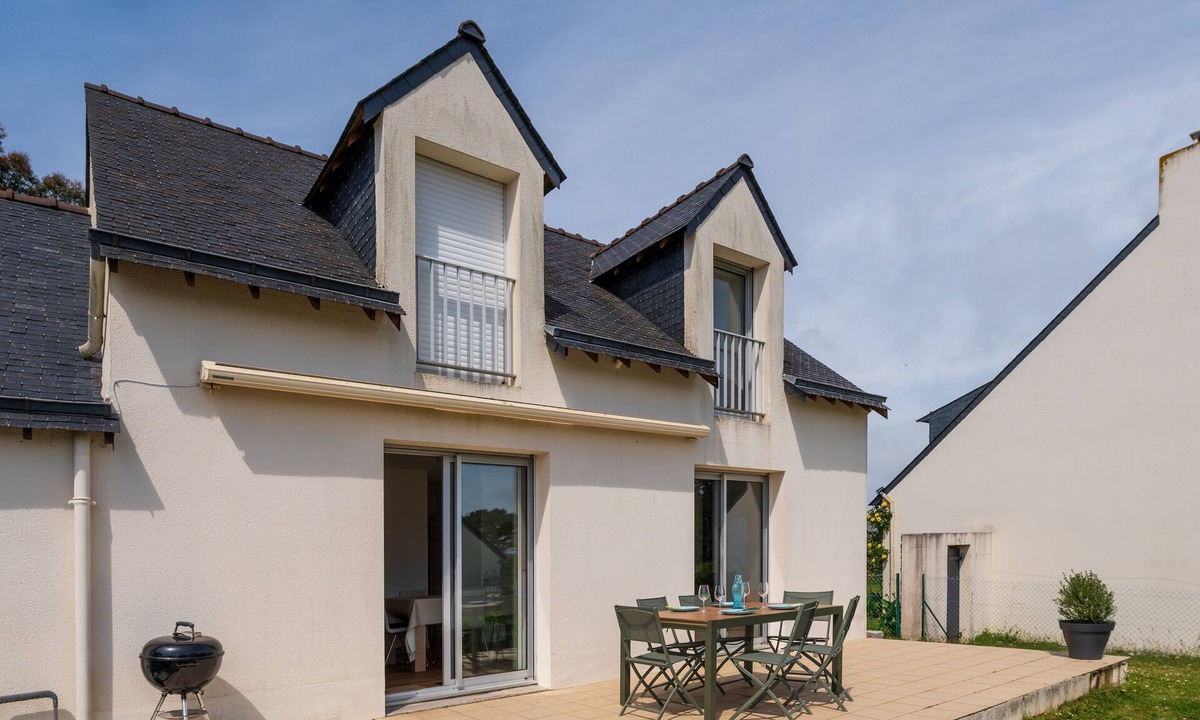 Arzon House | Holiday Home Ti Ar Mor, 100m from Beach, Terrace, Parking, Wi-Fi