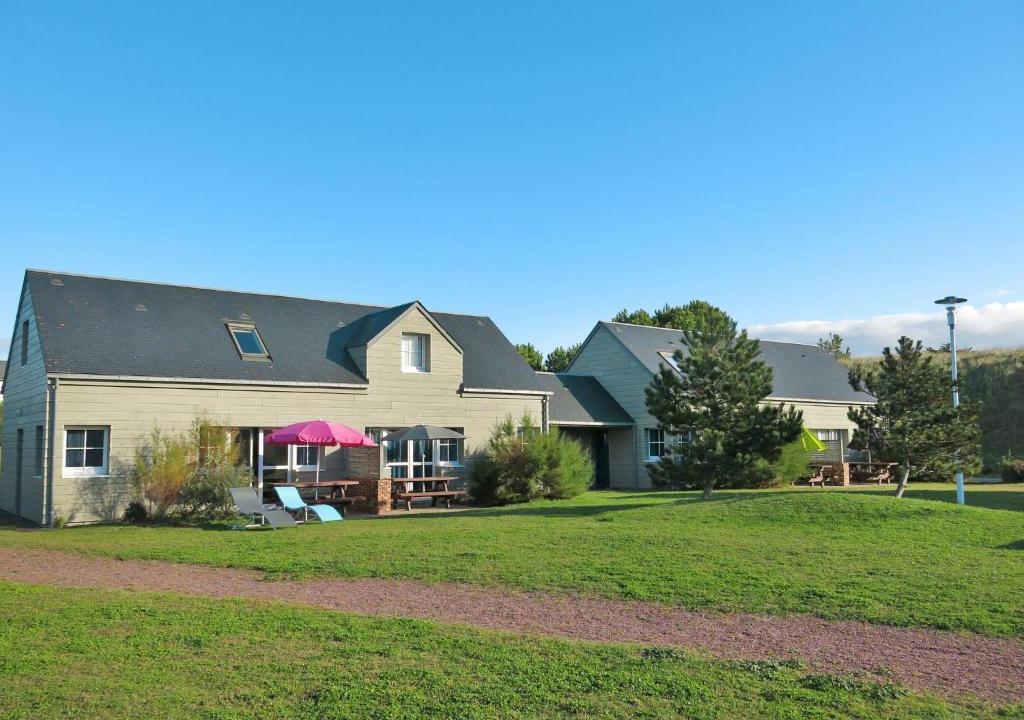 Creances House | Holiday Home Village des Dunes - CEZ310 by Interhome