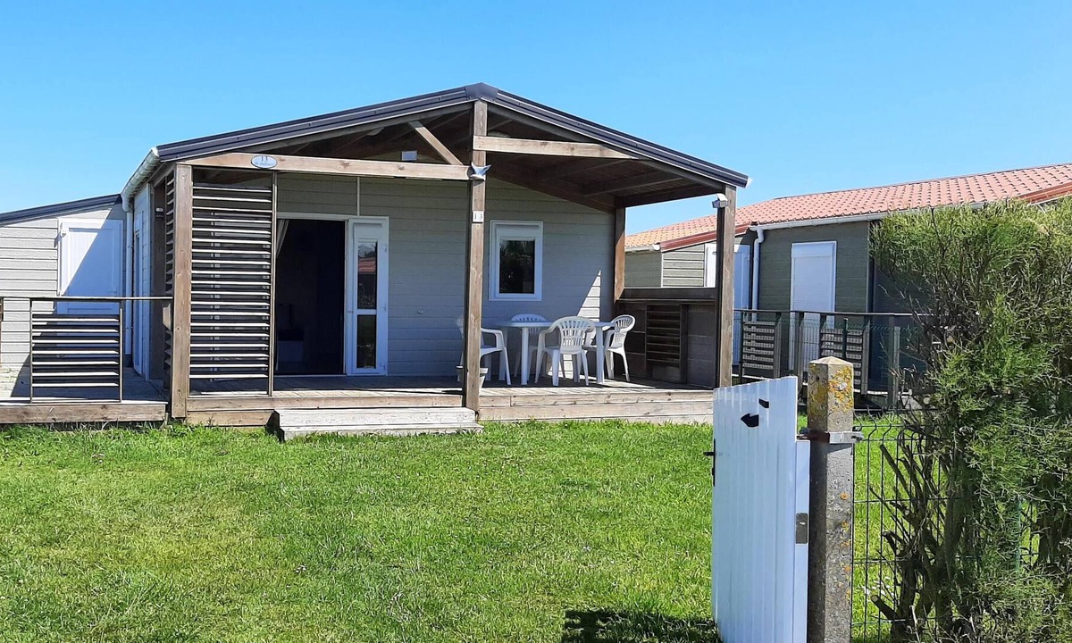 Grandcamp-Maisy Ski Chalet | Homerez - 200 m away from the beach! Amazing chalet for 6 ppl. with shared pool