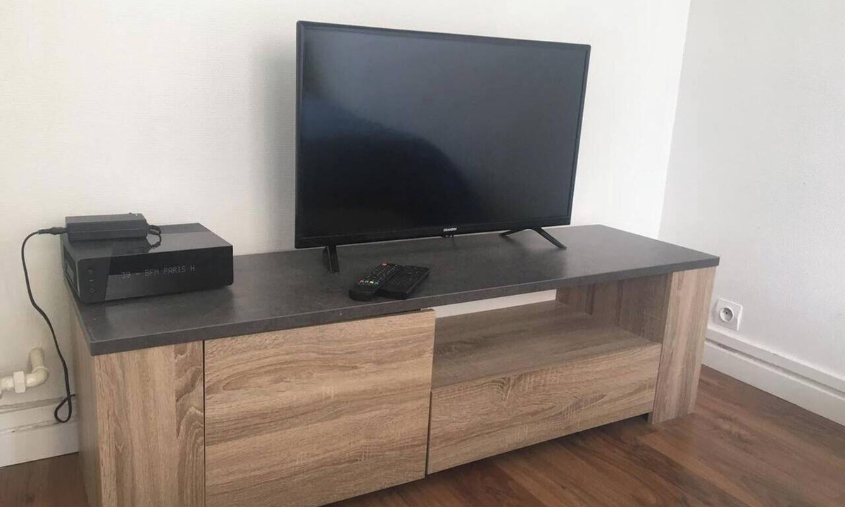 Clichy Apartment | Homerez - Bright Studio in Clichy 27 m² + parking