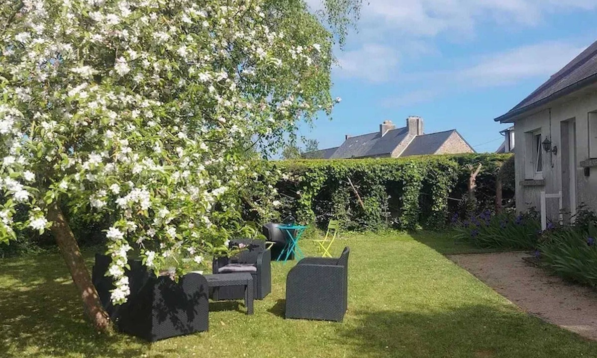 Saint-Meloir-des-Ondes House | Homerez - House in Saint-Méloir-des-Ondes