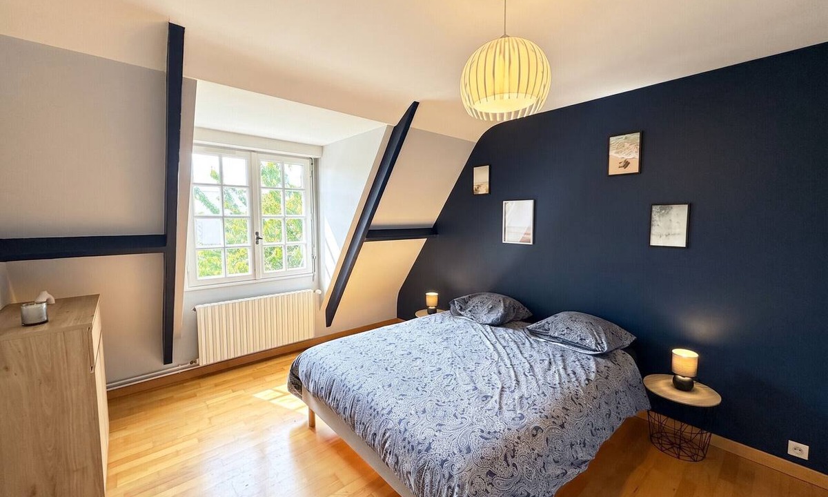 Saint-Lo House | Homerez - House by Saint-Lô