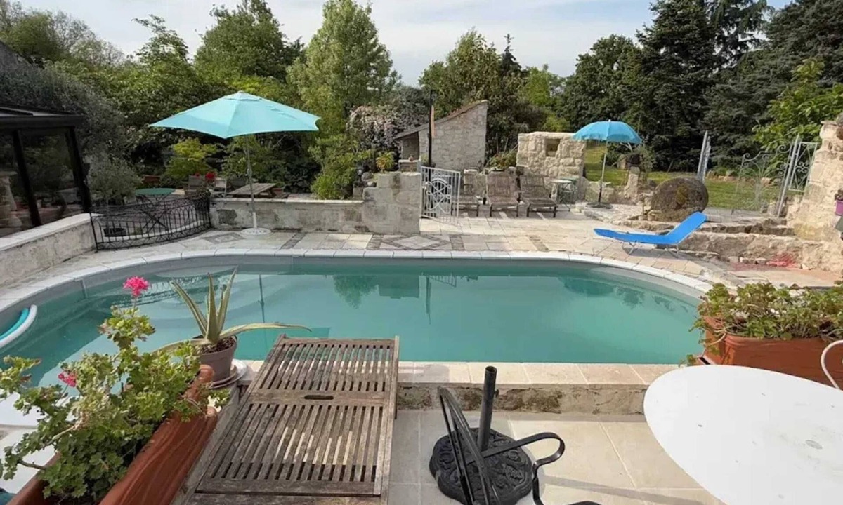 Brehemont House | Homerez - House in Bréhémont