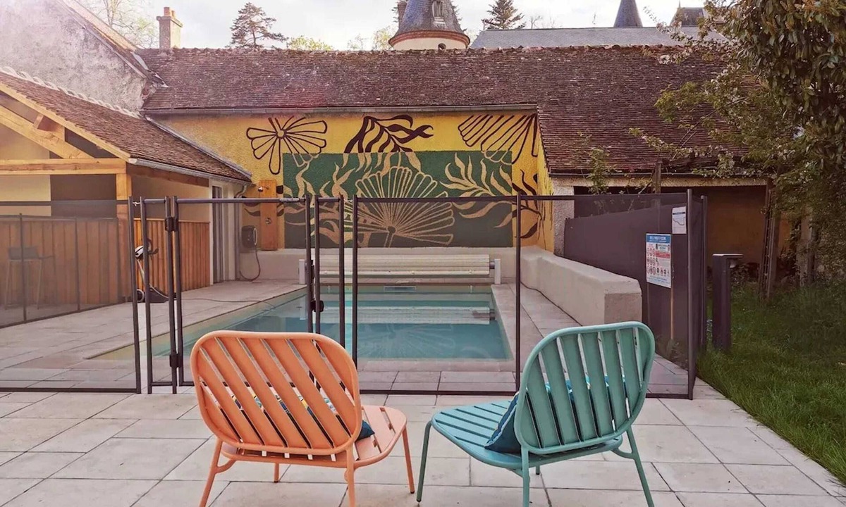Senonches Villa | Homerez - Spacious Villa near Senonches with Private Pool