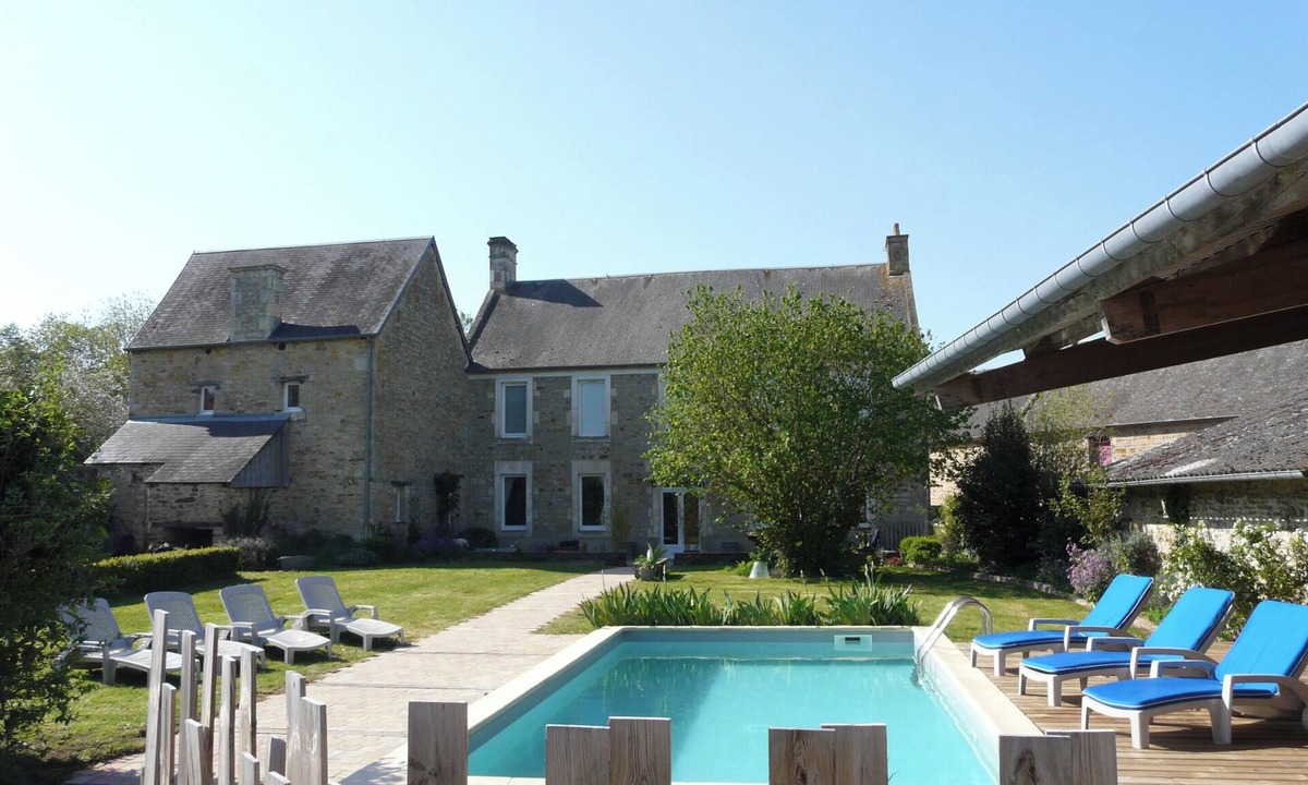 Le Locheur Villa | Homerez - Spacious villa with private pool at Le Locheur