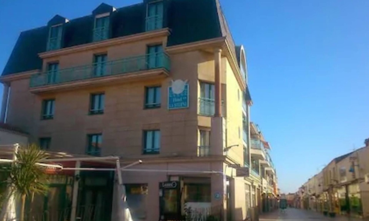 Saint-Gilles-Croix-de-Vie Hotel | Hotel La Sterne
