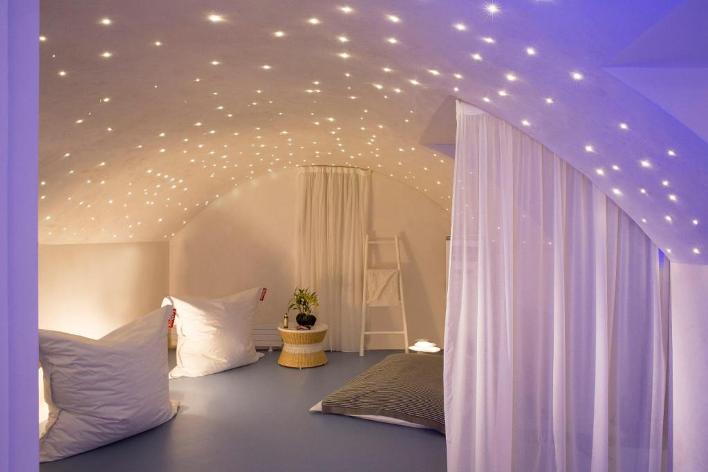 Saint-Vincent-de-Paul Hotel | Hotel Mademoiselle