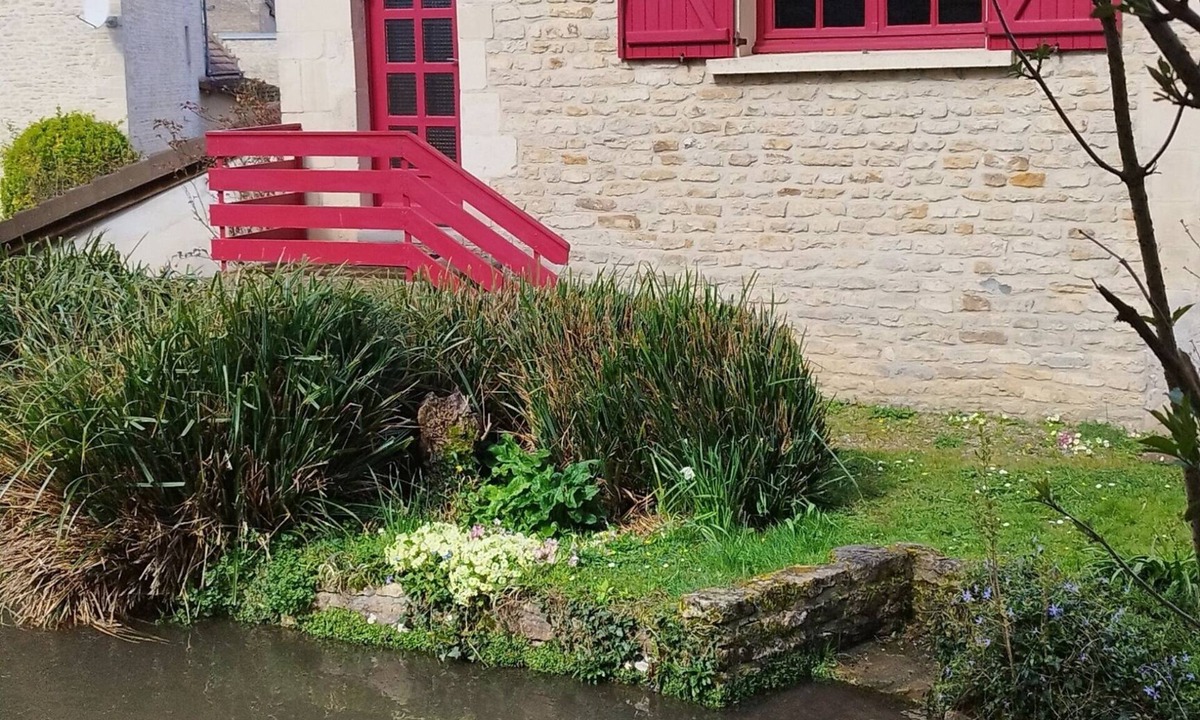 Cairon House | House by the river, 12 kms from the sea, shops, 10 km from Caen