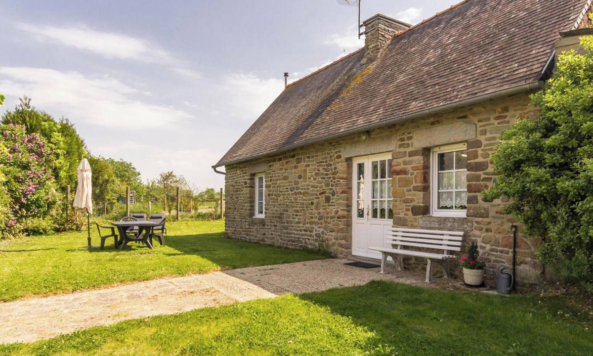 Ceaux Cottage | House in Céaux, distant view - 2 guests