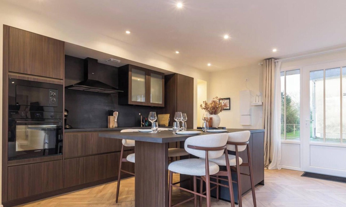 Huisnes-sur-Mer Cottage | House with private parking - 2 guests
