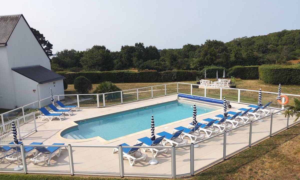 Ile-aux-Moines Apartment | IN THE HEART OF THE GULF - BEAUTIFUL T2 RENOVATED WITH HEATED SWIMMING POOL FOR 4 PEOPLE.