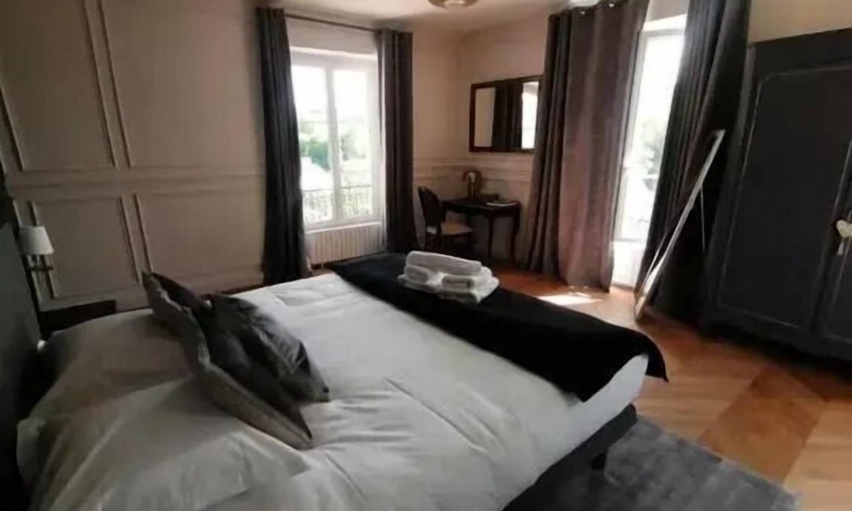 Saint-Cyr-en-Arthies Apartment | Junior Suite for 2 People - Comfort