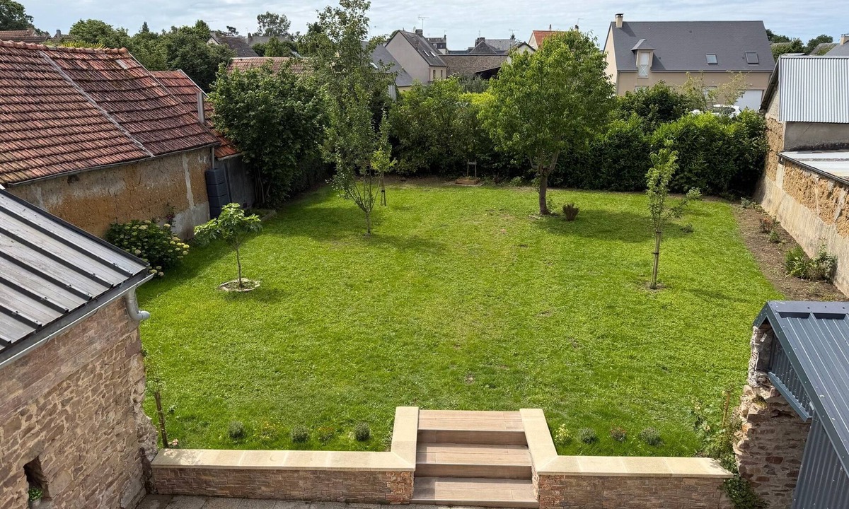 Periers House | Just a stone's throw from the D-Day landing beaches! Large, comfortable house with garden.