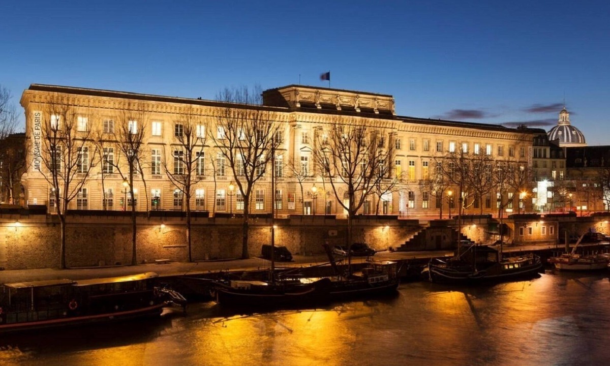 Quartier de la Monnaie Apartment | JUST STEPS AWAY FROM THE MONNAIE MUSEUM, SEINE RIVER & PONT NEUF – SAINT GERMAIN